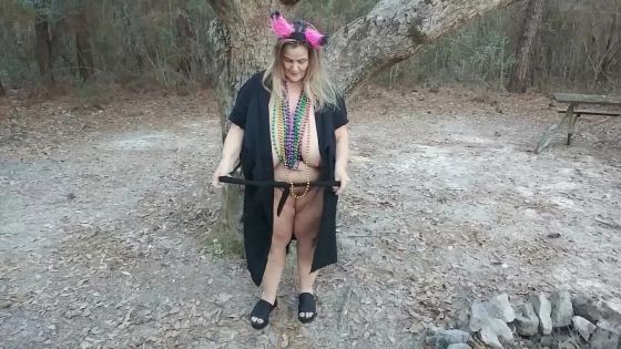 Mardi Gras Fox - ClipFoo video on CurveFanz