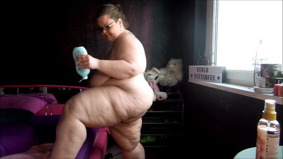 SSBBW Full Body creaming - ClipFoo video on CurveFanz