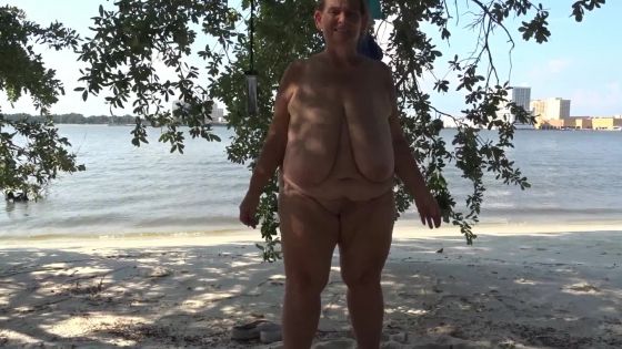 Beach Yoga - ClipFoo video on CurveFanz