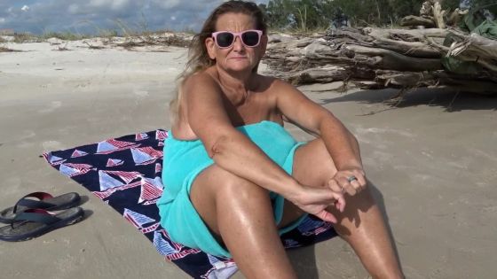Beach Seduction - ClipFoo video on CurveFanz