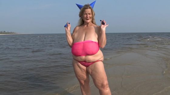 Beach Balloon Party Hat - ClipFoo video on CurveFanz