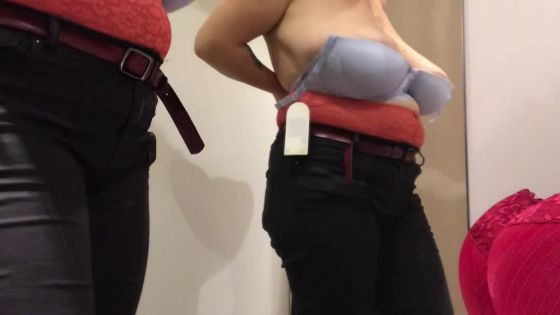 Change bras again - ClipFoo video on CurveFanz