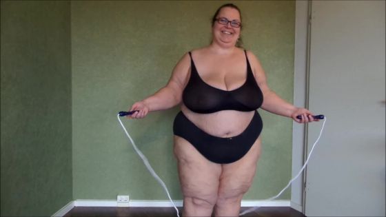 SSBBW rope jumping - ClipFoo video on CurveFanz