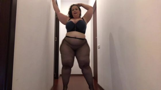 fishnet pantyhose and ass tease - ClipFoo video on CurveFanz