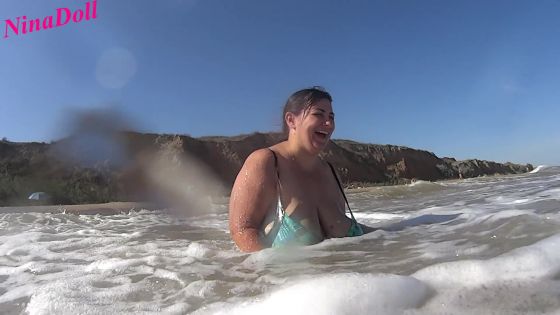 boobs in waves - ClipFoo video on CurveFanz