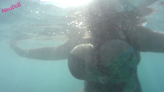 boobs under water in swimsuit - ClipFoo video on CurveFanz