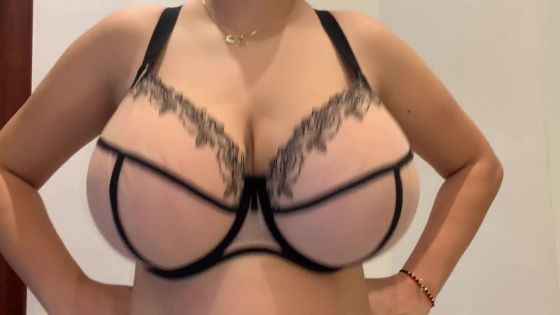 Bra changing - ClipFoo video on CurveFanz