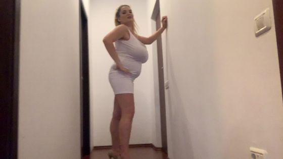 Dancing like nobody's watching - ClipFoo video on CurveFanz