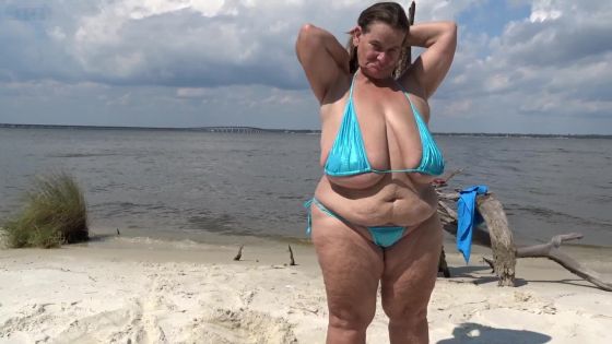 Beach Catwalk Promenade - ClipFoo video on CurveFanz