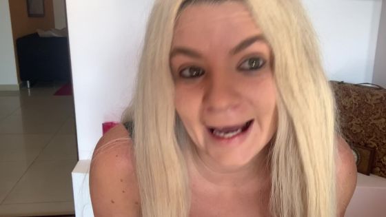 clenching - ClipFoo video on CurveFanz