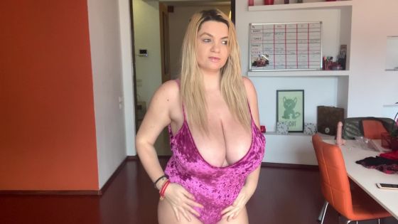 strip tease - ClipFoo video on CurveFanz
