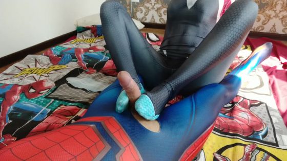 Gwen Stacey does footjob to Peter Parker - ClipFoo video on CurveFanz