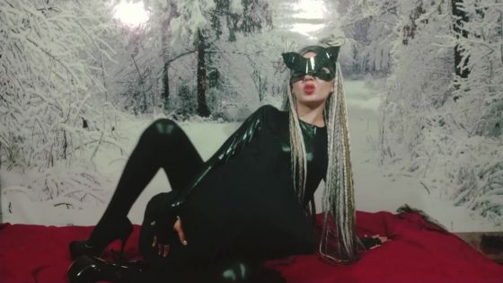 Catwoman cosplay pillow humping - ClipFoo video on CurveFanz