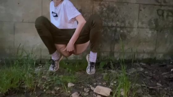 big squirt under the bridge - ClipFoo video on CurveFanz