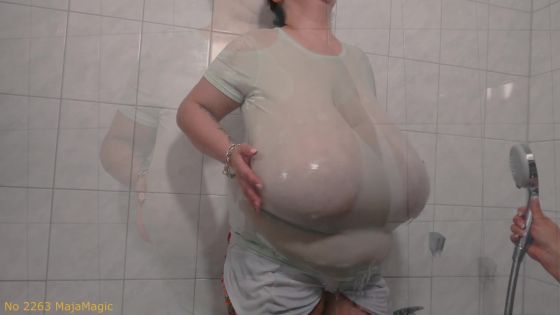 Big Boobs in a Wet Shirt with Alice - ClipFoo video on CurveFanz