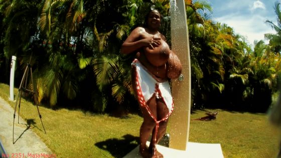 Miosotis takes a Pool Shower GoPro Version - ClipFoo video on CurveFanz