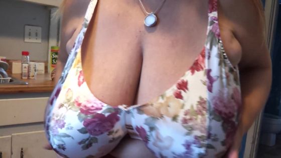 Spin The Bottle - ClipFoo video on CurveFanz