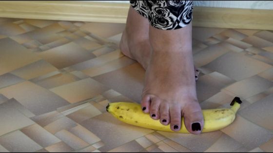 crush banana - ClipFoo video on CurveFanz