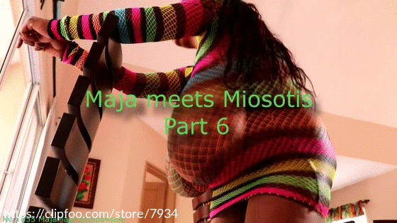 Miosotis Huge Tits Gif - Maja meets Miosotis Big Boobs from Back and Below - ClipFoo.com