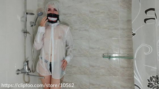 Tokyo Ghoul Sexy cosplayer caresses herself through a wet shirt