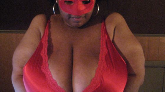 DCW RED OUTFIT HUGE BOOBS JUNGLE MOUTH